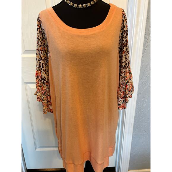 GiGio USA Tops - NWT GiGio Peach Blouson Tunic with Animal Print & Floral Ruffled Sleeves Size L